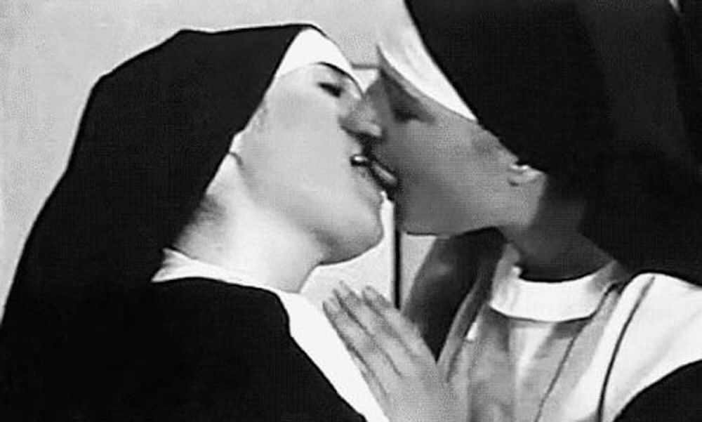 Порно Монашки Целуются