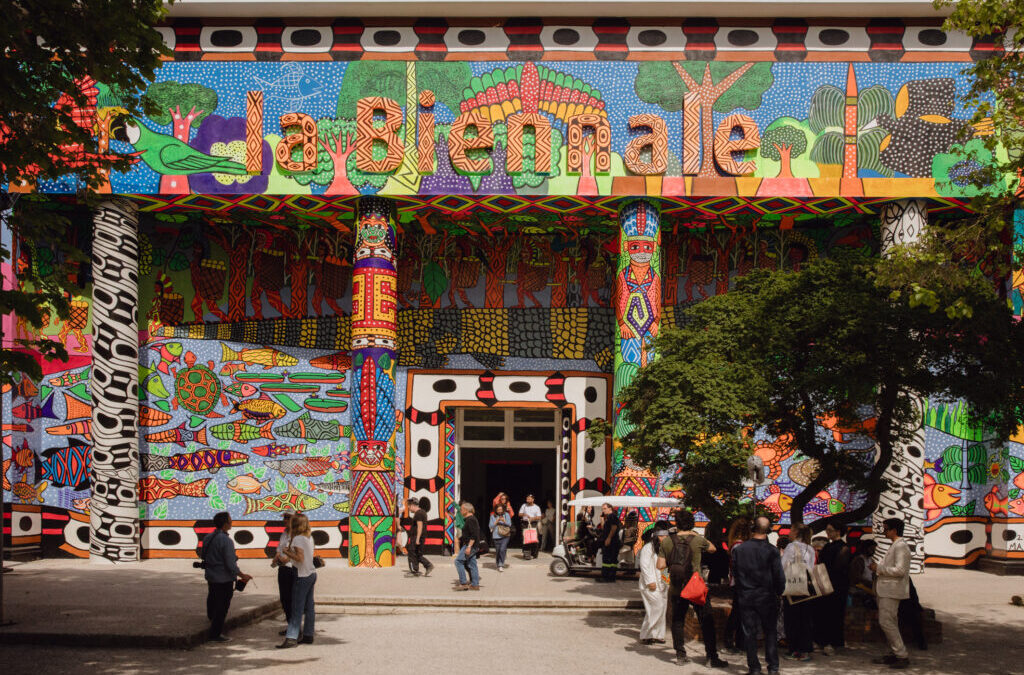 Una Biennale coloratissima